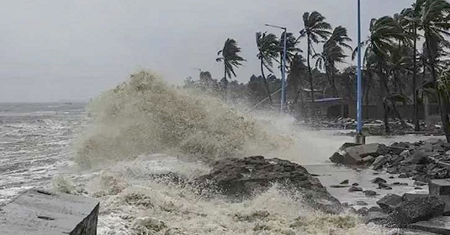রেমালের প্রভাবে ১২ ফুট উচ্চতার জলোচ্ছ্বাসের শঙ্কা