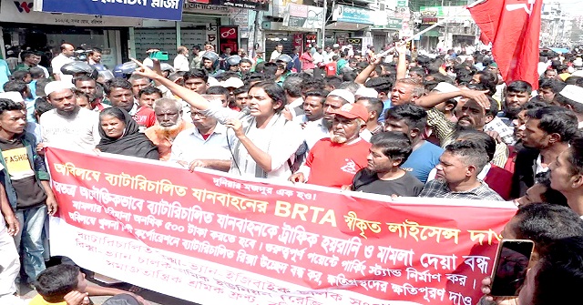 বরিশালে শ্রমিকদের বিক্ষোভ সমাবেশ ও মিছিল