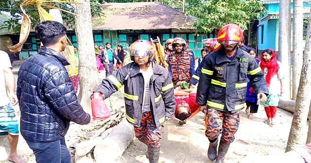  গৌরনদীতে বোমা উদ্ধারের সময় বিস্ফোরণে ২ পুলিশসহ ৩ জন আহতের ঘটনায় মামলা দায়ের