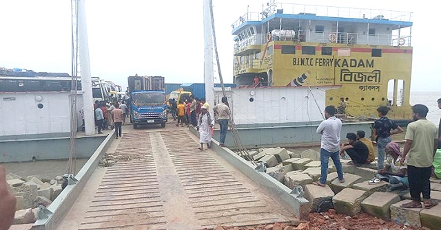 চার দিন পর ভোলা-লক্ষীপুর রুটে ফেরি চলাচল স্বাভাবিক