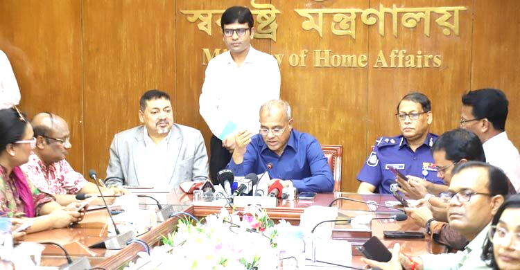  লুট হওয়া অস্ত্র উদ্ধারে সর্বোচ্চ ৫ লাখ টাকার পুরস্কার ঘোষণা