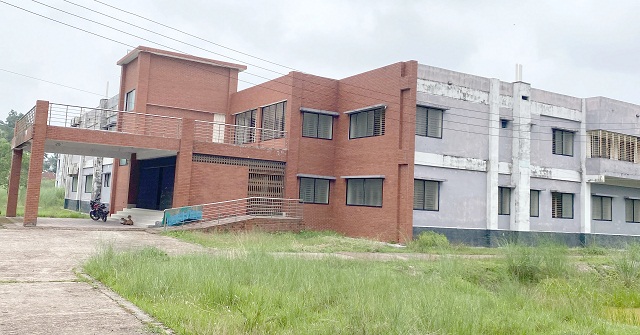 মঠবাড়িয়ায় ১৭ কোটি টাকার হাসপাতাল অচল, নেই একটি বেডও