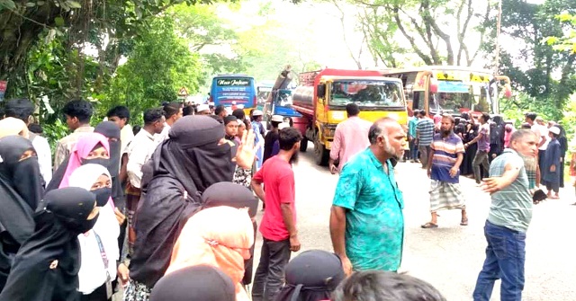বাবুগঞ্জে বাসের ধাক্কায় শিক্ষিকা নিহত, মহাসড়ক অবরোধ