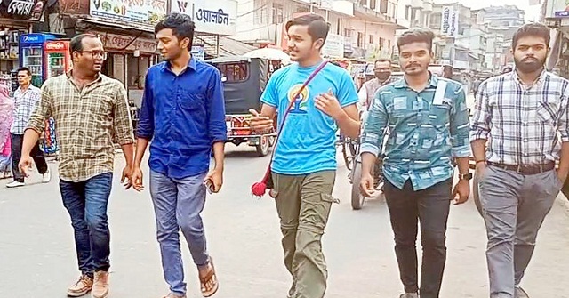 ভান্ডারিয়ায় অসহায় দুস্থ্যদের মাঝে চাল বিতরণ