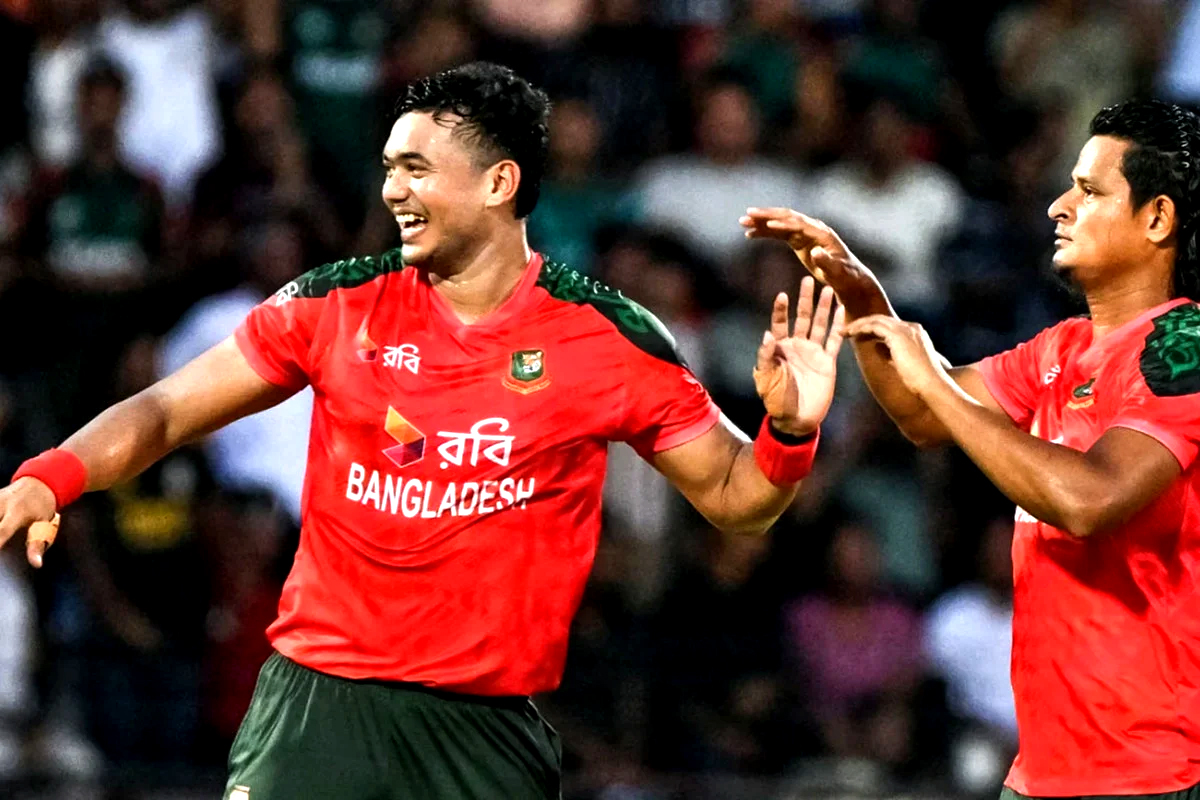 শ্রীলঙ্কার ঝড়ো শুরু, বাংলাদেশকে ফেরালেন তাসকিন-মাহেদী