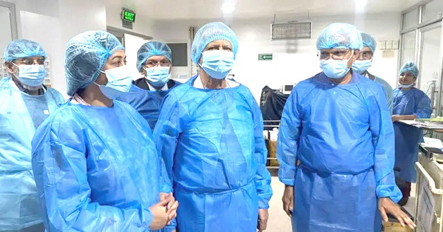 খালেদা জিয়াকে দেখতে এভারকেয়ারে প্রধান উপদেষ্টা