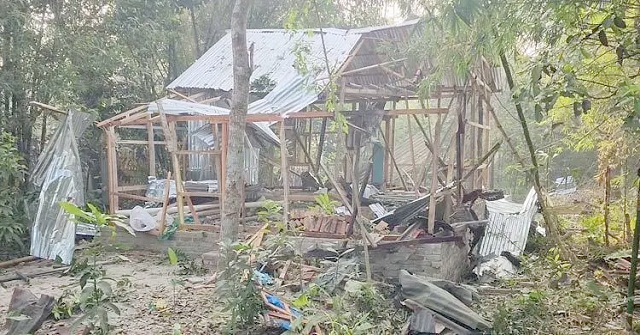  ককটেল বিস্ফোরণে উড়ে গেছে ঘর, জমিতে পড়ে ছিল মরদেহ