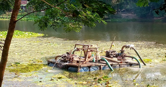আমতলীতে বোমা মেশিন দিয়ে বালু উত্তোলনের হিড়িক 