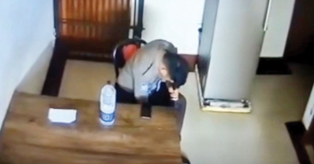 খুলনায় নিজের মাথায় গুলি ছুড়লো পুলিশ সদস্য