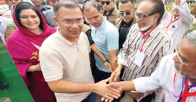 সহধর্মিণী ডা. জুবাইদাকে নিয়ে পিতৃলয়ে পৌঁছেছেন প্রধানমন্ত্রী