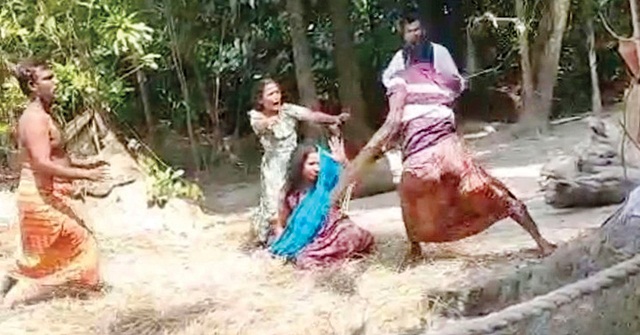 পিরোজপুরে তালাকপ্রাপ্ত নারীকে প্রকাশ্যে নির্যাতন, ভিডিও ভাইলাল