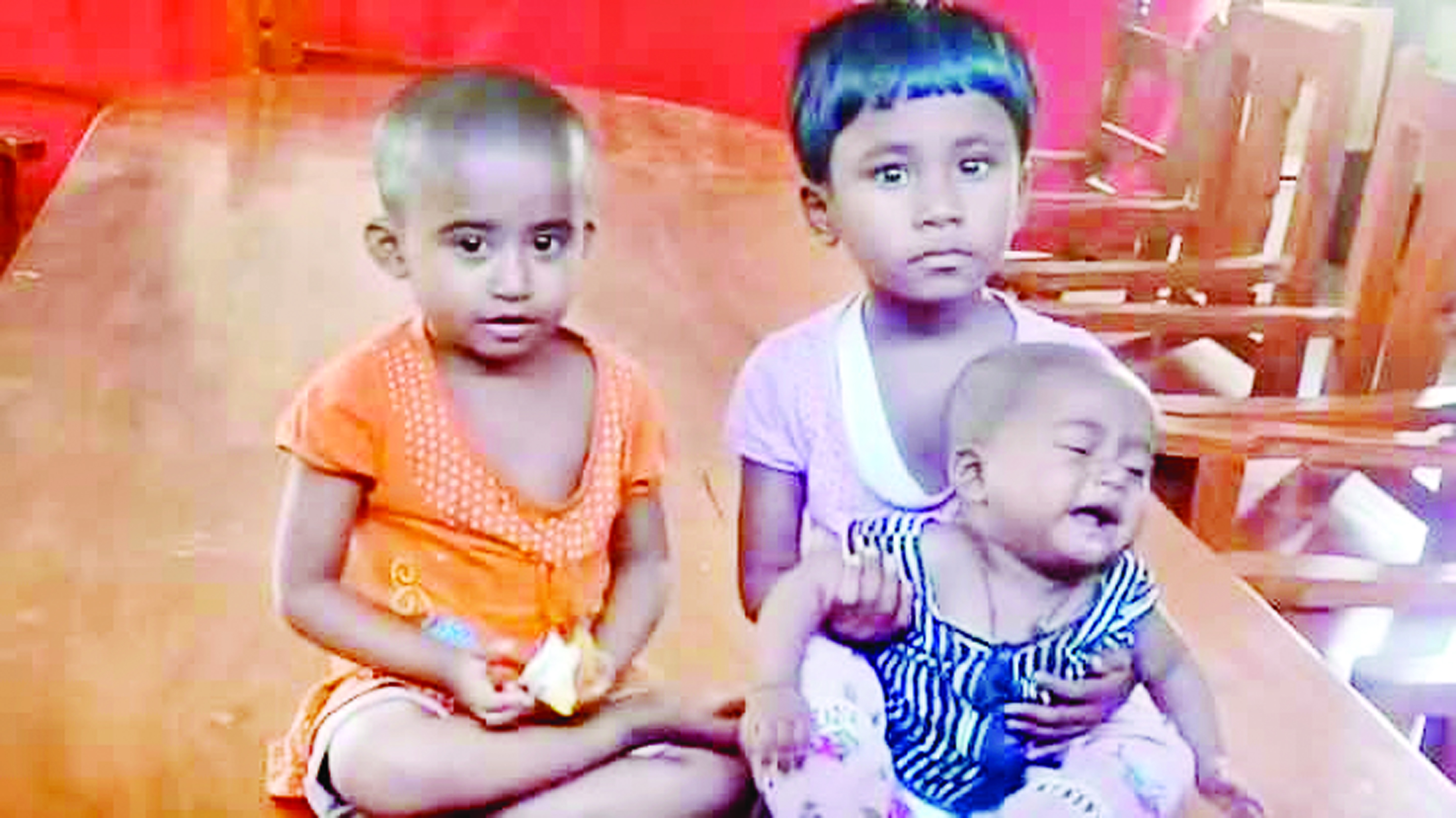 পিরোজপুরে ইউনিয়ন পরিষদের তিন সন্তান রেখে উধাও মা