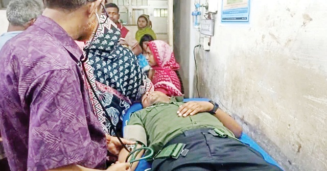 তেলপাম্পে মিছিল নিয়ে এসে ইউএনওর ওপর হামলা, আহত বডিগার্ড