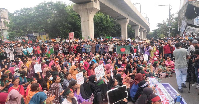 বিক্ষোভ মিছিল নিয়ে শাহবাগে ঢাবি শিক্ষার্থীরা, যান চলাচল বন্ধ