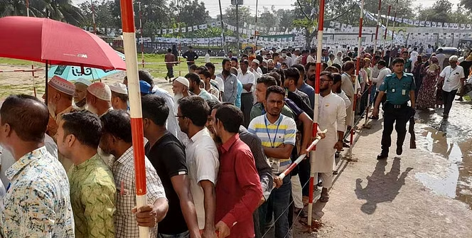ভোট দিচ্ছে গাজীপুরের ভোটাররা