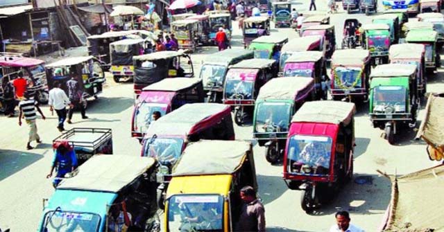 নিয়ন্ত্রণহীন নগরীর অবৈধ ইজিবাইক ও ব্যাটারির রিকশা