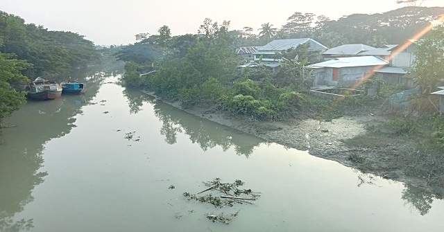 উত্তাল বাঁশবুনিয়া নদী এখন মৃতপ্রায়