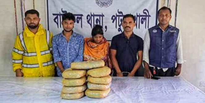 দোতালা লঞ্চ থেকে সাড়ে ৯ কেজি গাঁজাসহ আটক ৩