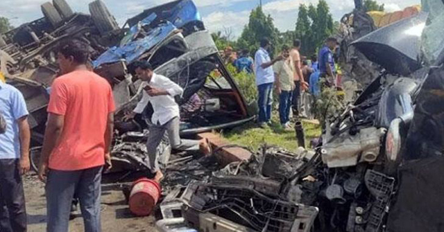 অক্টোবরের প্রথম সপ্তাহে সড়কে ৩২২ দুর্ঘটনা, ঝরেছে ৬৩ প্রাণ