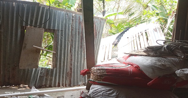 হিজলায় বসতঘর ভাঙচুর ও লুটপাটের অভিযোগ