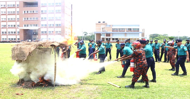 বরিশালে “ফায়ার সেফটি ট্রেনিং অ্যান্ড ফায়ার ড্রিল” শীর্ষক প্রশিক্ষণ কর্মশালা 