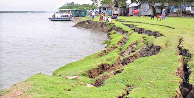 সুগন্ধার ভাঙ্গনে বিলীন হচ্ছে কয়েকটি গ্রাম