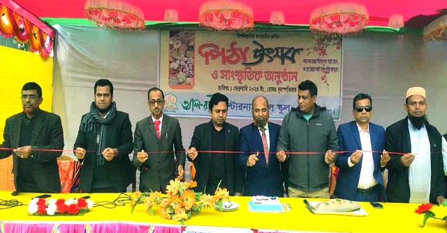 মুলাদী আলরাজী স্কুলে পিঠা উৎসব পালিত