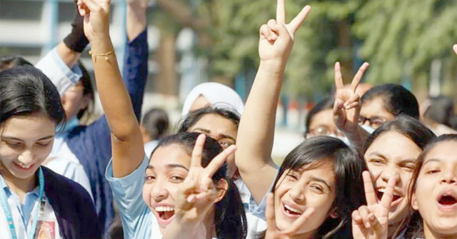 এসএসসিতে জিপিএ–৫ পেয়েছে ২,৬৯,৬০২ জন, ছাত্রীরা এগিয়ে