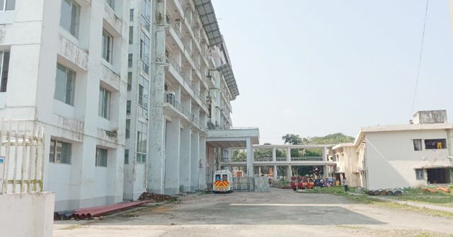 উদ্বোধনের ৫ বছর পরও চালু হয়নি নতুন ভবন