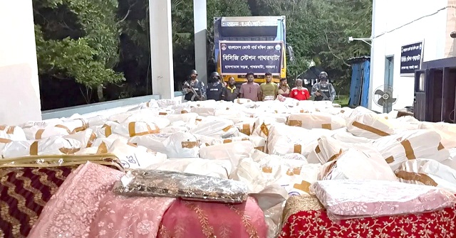 বরগুনায় সাড়ে ৭ কোটি টাকার ভারতীয় শাড়ি ও পাঞ্জাবি উদ্ধার