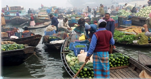 বেলুয়া নদীতে শতবর্ষী ভাসমান হাট