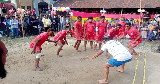 বরিশালে ঐতিহ্যবাহী হাডুডু খেলা দেখতে হাজারো নারী-পুরুষের ভীড় 