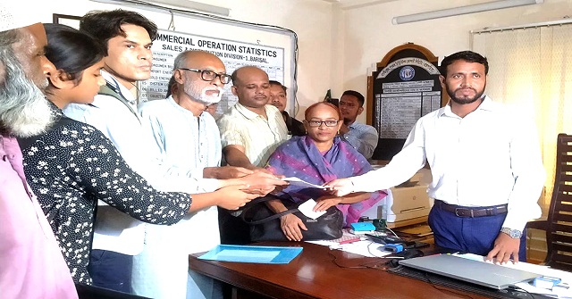 বরিশালে প্রি-পেইড মিটার স্থাপনের সিদ্ধান্ত বাতিলের দাবিতে স্মারকলিপি