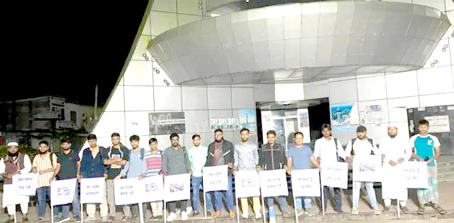 ৫ দফা দাবিতে পায়ে হেঁটে ঢাকার উদ্দেশ্য লংমার্চে শিক্ষার্থীরা 