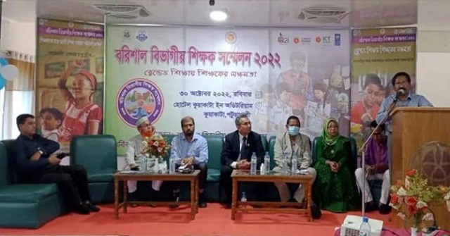 ৩ সন্তানের ইচ্ছায় ডিভোর্সের ১০ বছর পর বিয়ে করলেন কনিকা
