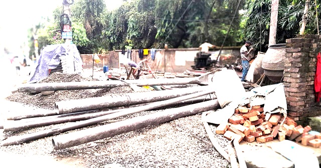বরিশাল নগরীর কাঞ্চন পার্কের জায়গা দখল করে বহুতল ভবন নির্মাণের অভিযোগ