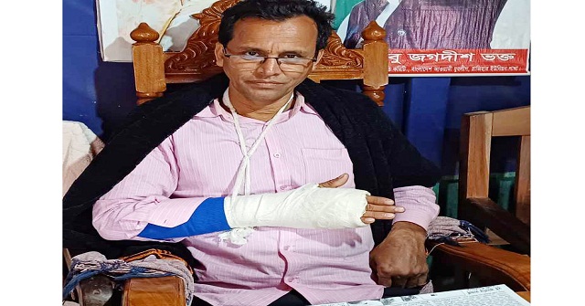আগৈলঝাড়ায় বিএনপি নেতার হামলায় যুবলীগ সভাপতি আহত