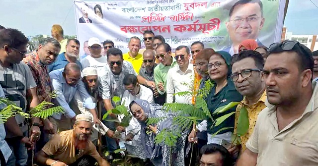 বৃক্ষরোপণের মাধ্যমে পরিবেশ সংরক্ষণের বার্তা ছড়িয়ে দেওয়া হচ্ছে: বিসিসি প্রশাসক 