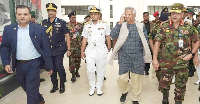 সেনাসদর পরিদর্শন করলেন প্রধান উপদেষ্টা