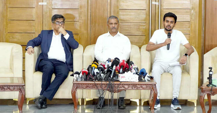  কাউকে গ্রেফতার করতে হলে পরিচয়পত্র দেখাতে হবে: আইন উপদেষ্টা