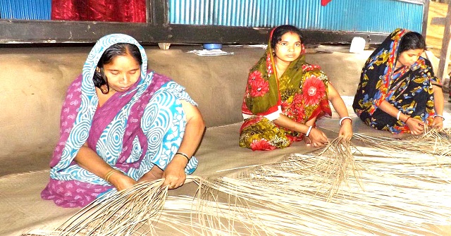 কাউখালীর ঐহিত্যবাহী শীতল পাটির কদর বিদেশেও