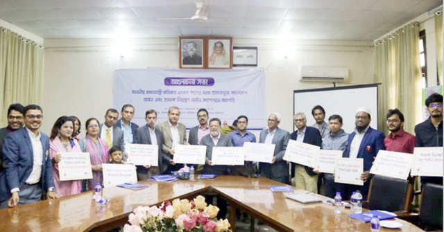 ‘বন্যার পানি অপসারণে প্রয়োজনে রাস্তা কেটে ফেলুন’