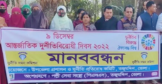  আমতলীতে বুড়িশ্বর নদীর ভাঙ্গনে গরুর হাট ধ্বংসের পথে!