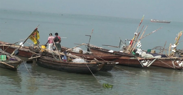 ইলিশ ধরায় নিষেধাজ্ঞা উঠছে আজ 