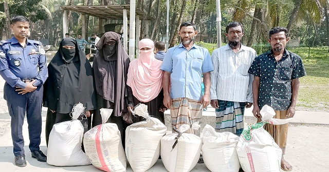 মনপুরায় জেলেদের ছিনতাই করা চাল উদ্ধার 