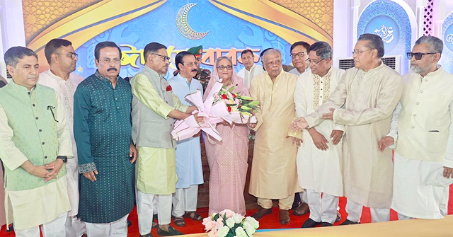 গণভবনে প্রধানমন্ত্রীর ঈদের শুভেচ্ছা বিনিময়