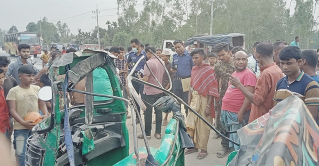 গাইবান্ধায় বাস-অটোরিকশা মুখোমুখি সংঘর্ষে নিহত ৪