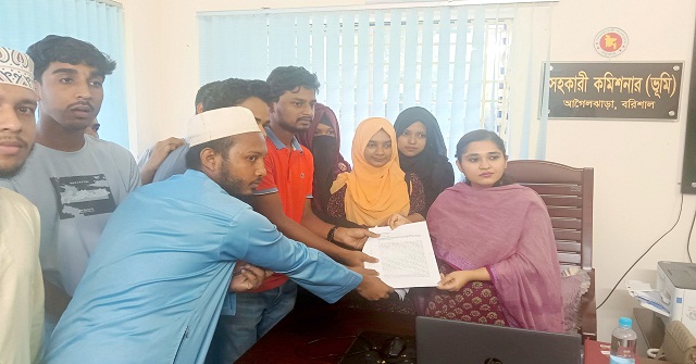 আগৈলঝাড়া উপজেলা স্বাস্থ্য কর্মকর্তার অপসারণ চেয়ে শিক্ষার্থীদের ৪৮ ঘন্টার আল্টিমেটাম