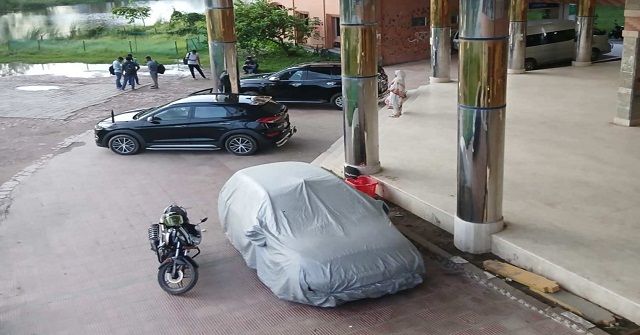 কোষাধ্যক্ষের গাড়ি ব্যবহার করছেন ববি রেজিস্ট্রার 