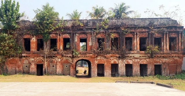 বরিশালের লাকুটিয়া জমিদার বাড়ি এখন পরিত্যক্ত!